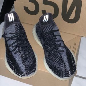 Adidas Yeezy Boost 350 V2 Carbon